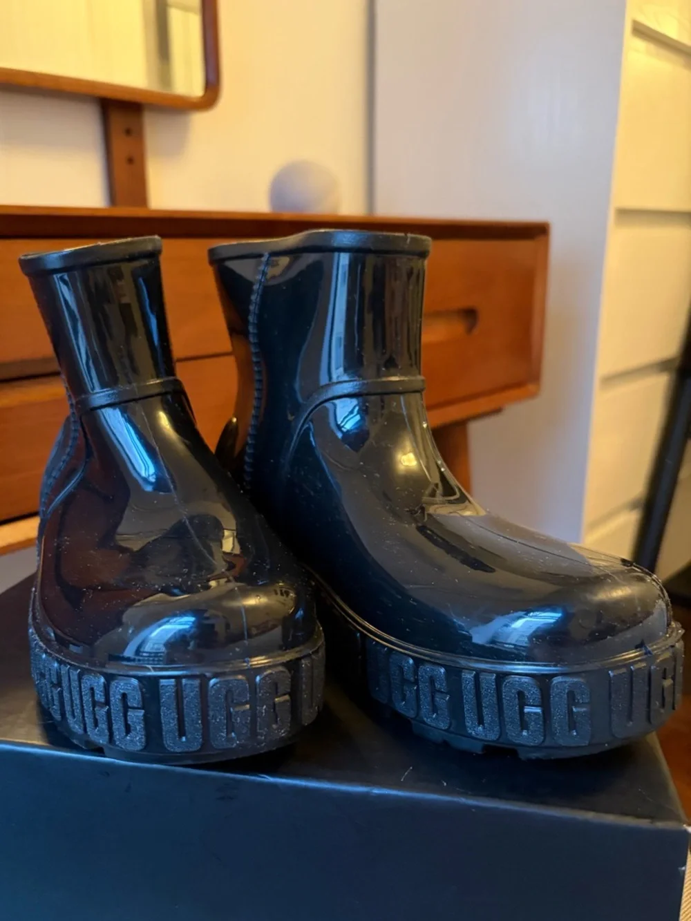 UGG Women’s Drizlita boot in black - Picture 1 of 3